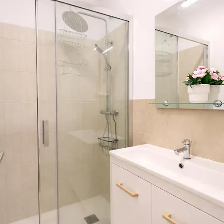 2 Bedroom Flat With Ac And Elevator Apartmán *