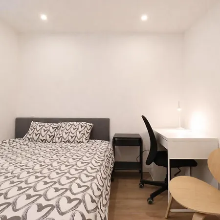 Apartmán 2 Bedroom Flat With Ac And Elevator *